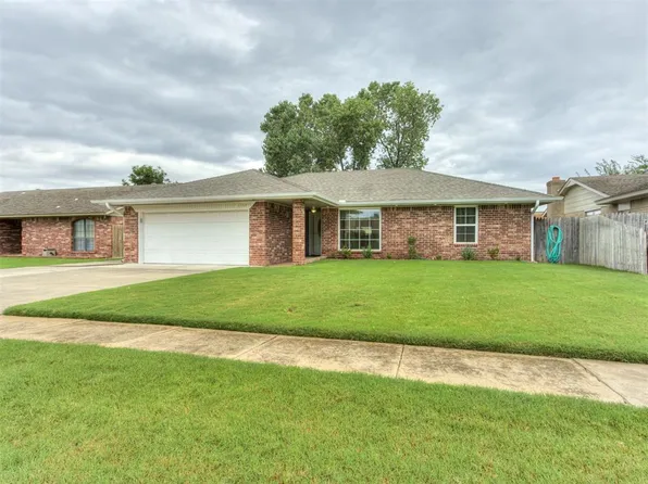 1113 NW 7th Pl, Moore, OK 73170