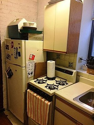 4th image of 209 E 81st St #2C