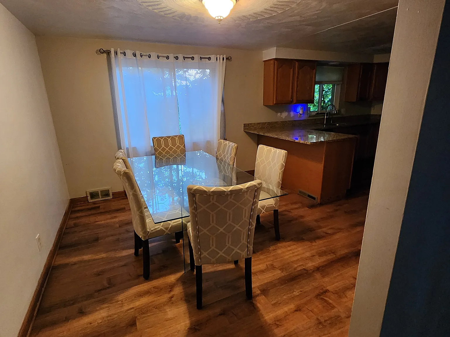 3 bed, $1,600 — Photo 4