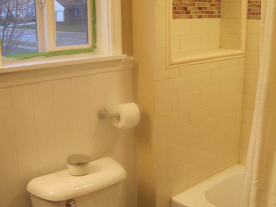 2nd image of 524 Amity St SE