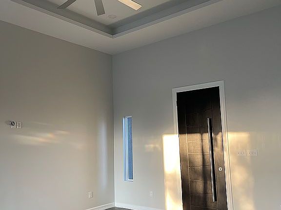4th image of 402 Zapata St
