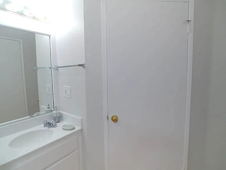 Five Star Suites — Photo 38