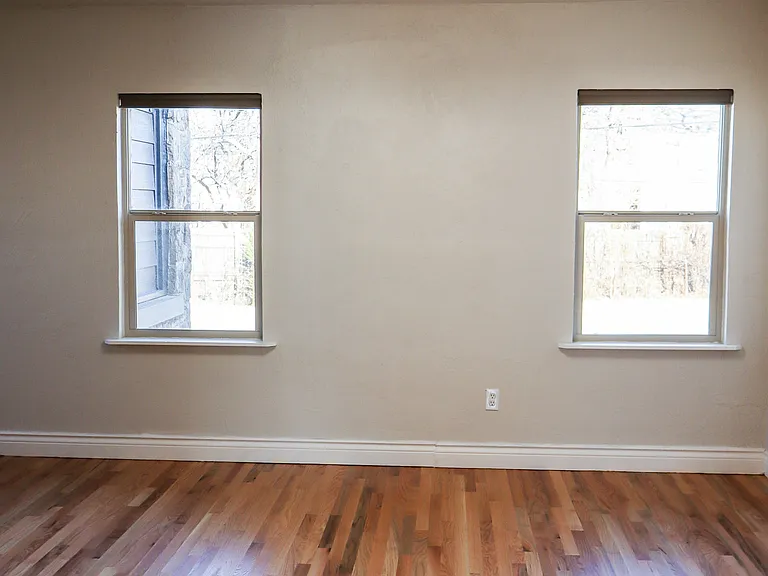2605 Cummings Dr — Photo 3