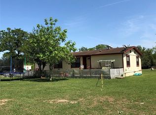 1820 Wood Haven Dr, Waelder, TX 78959