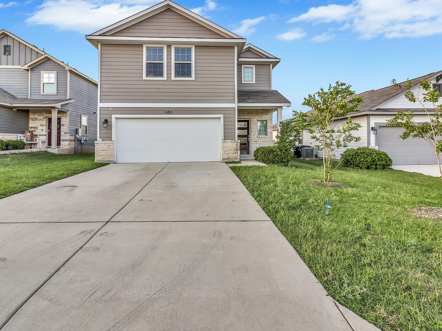 3 bed, 2.5 bath, 1845 sqft, $1,795 — Photo 1