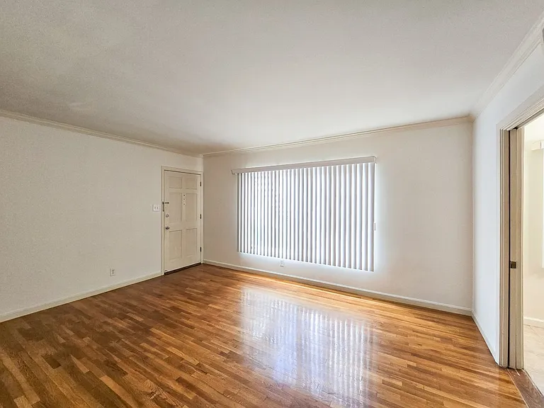 1809 Oakwood Ave — Photo 2