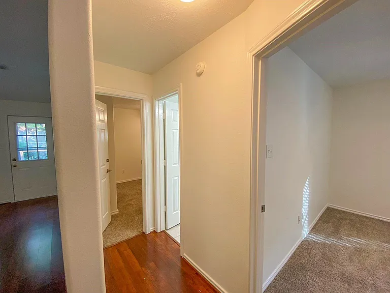 54 N Queenscliff Cir — Photo 3
