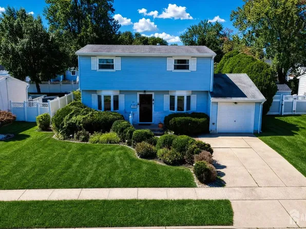 27 Grace Dr, Old Bridge, NJ 08857