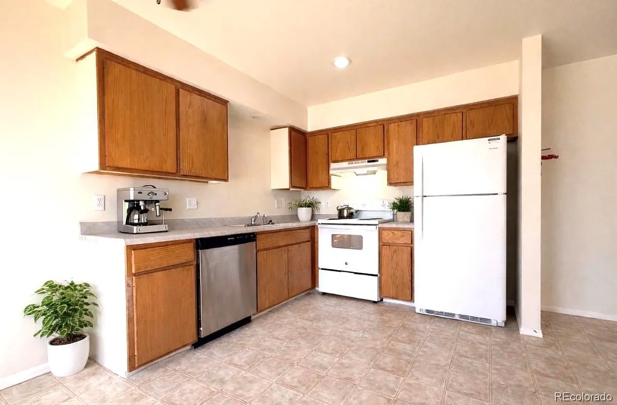 Building Photo - 531 S Angus Ave #13
