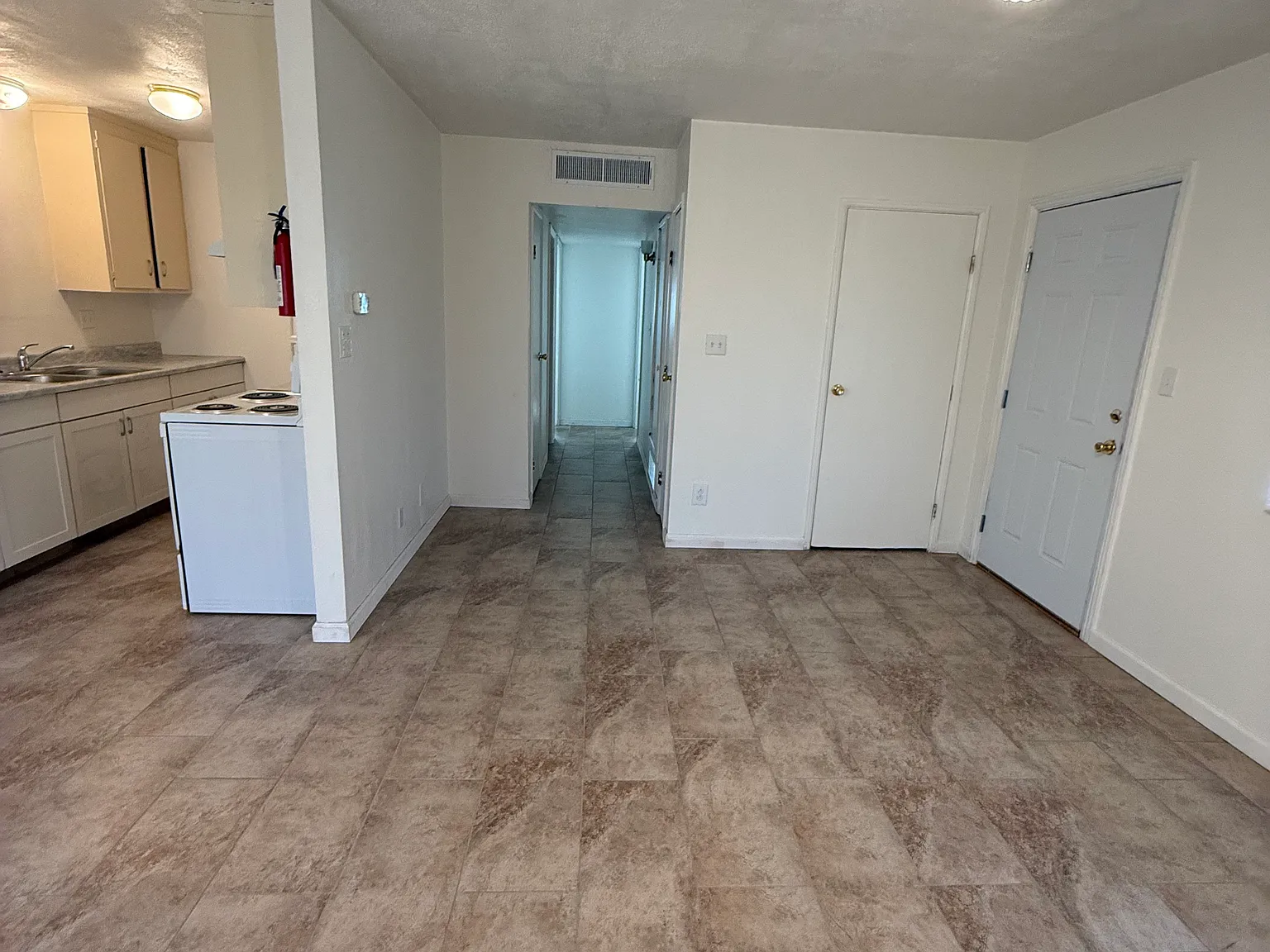 2 bed, 890 sqft, $1,650 — Photo 4