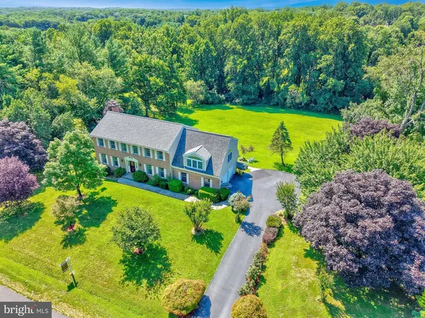 10915 Belgravia Ct, Great Falls, VA 22066