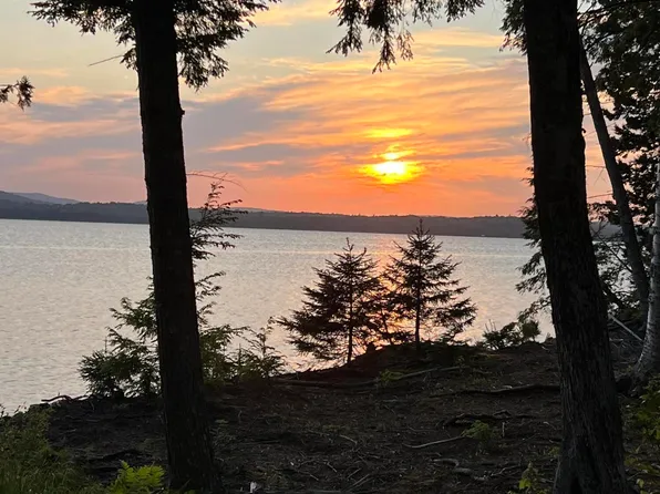 60 Bluejay Lane, Waltham, ME 04605