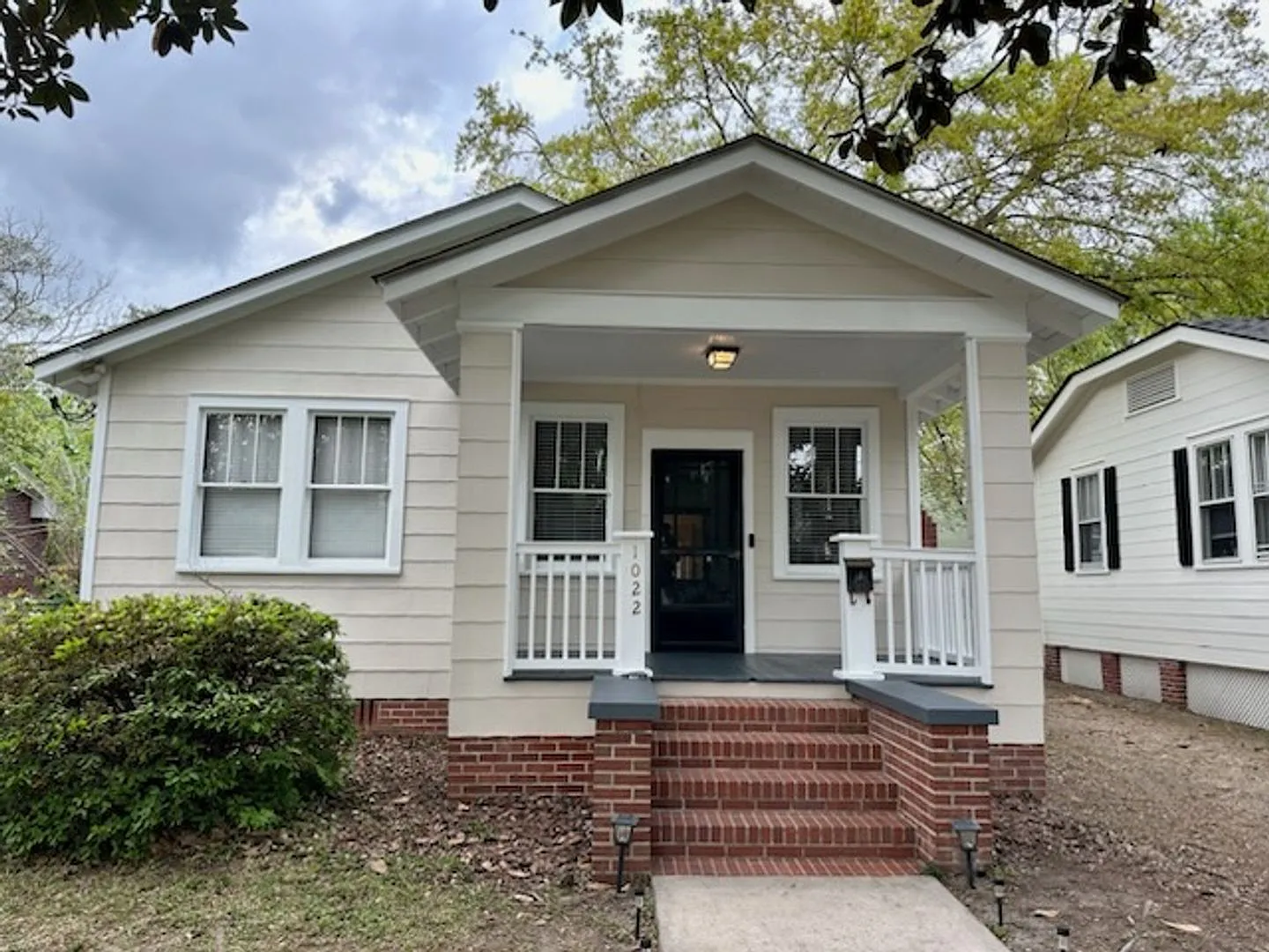 Cozy Two Bedroom Home In Park Circle — Photo 1
