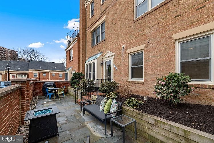 1st image of 2520 Fairfax Dr #2CIII