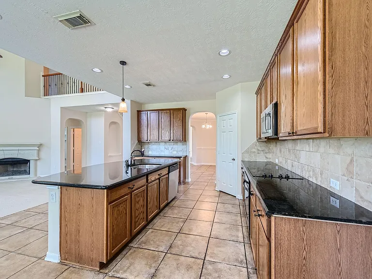 1907 Silver Brook Ln — Photo 8