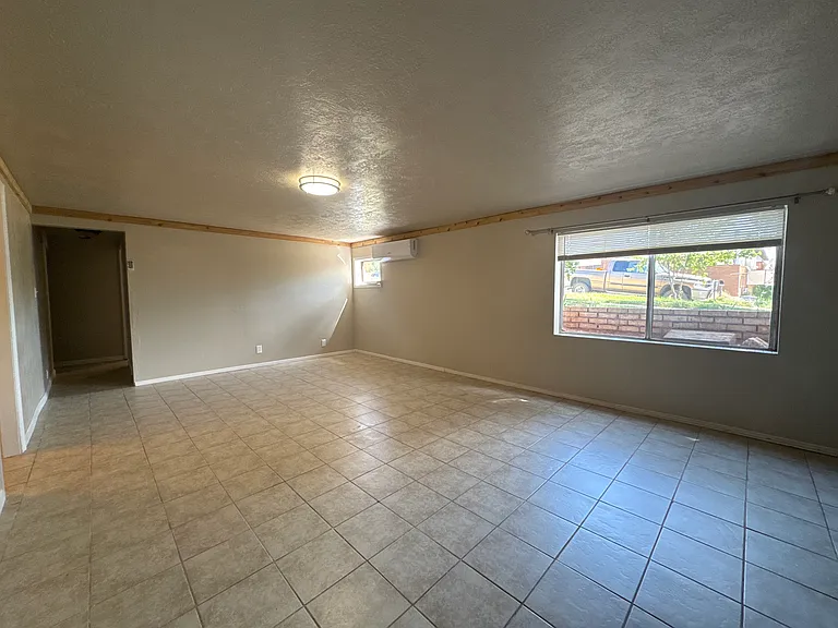 374 E Village Way — Photo 3