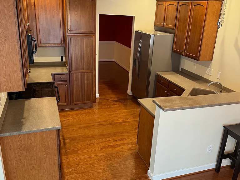 707 Bartlett Cir — Photo 4