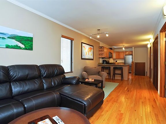 4th image of 1637 W Wrightwood Ave APT 1N