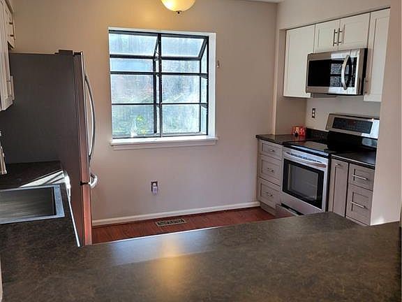 3rd image of 302 Conestoga Way