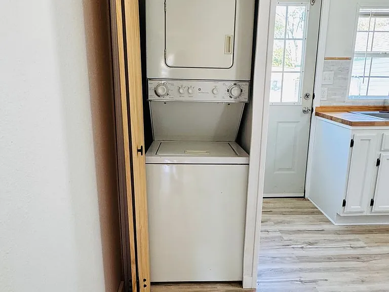 2115 N Weller Ave — Photo 15