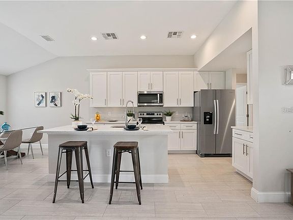 4th image of 301 Shadydale Ct