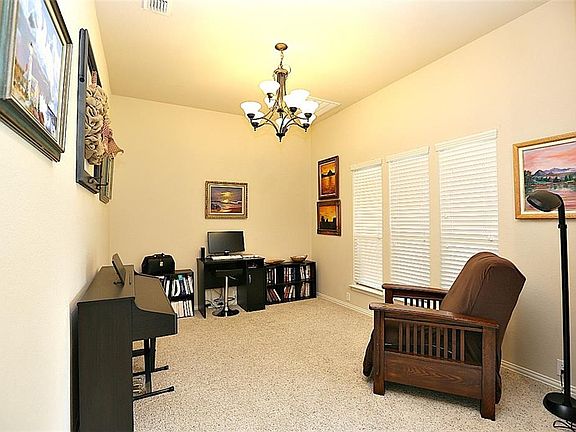 4th image of 611 Arbor Glen Ct