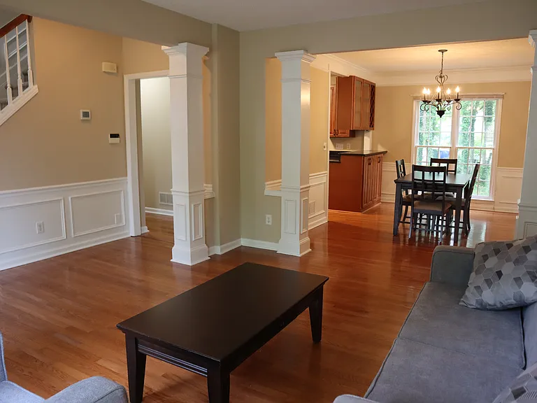 4905 Bridgewood Dr — Photo 2