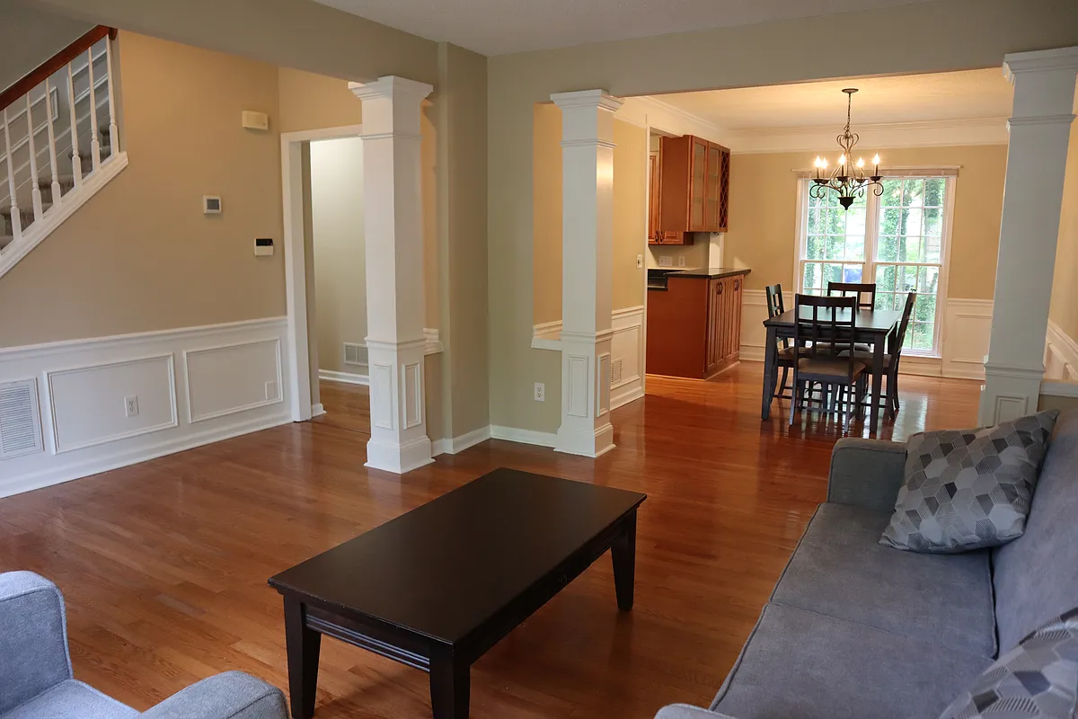 Building Photo - 4905 Bridgewood Dr