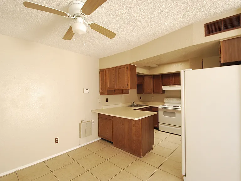216 Cutlass Dr #B — Photo 8