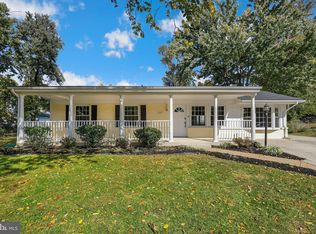 701 E Dickenson Ct, Sterling, VA 20164