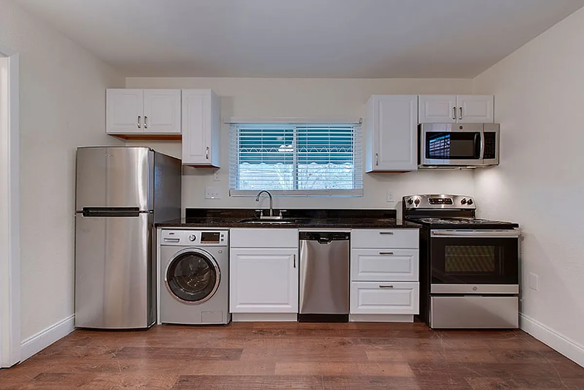 Building Photo - 306 E 30th St #207