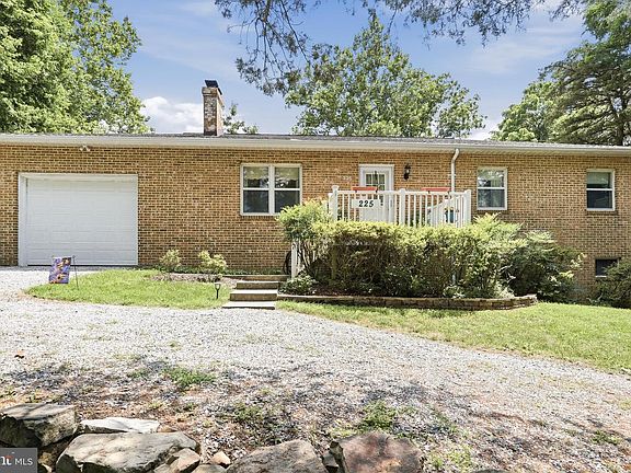 4th image of 225 Mountain View Dr