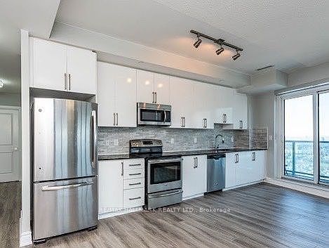 2nd image of 7161 Yonge St #Lph116