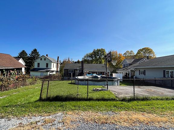4th image of 409 Lincoln St