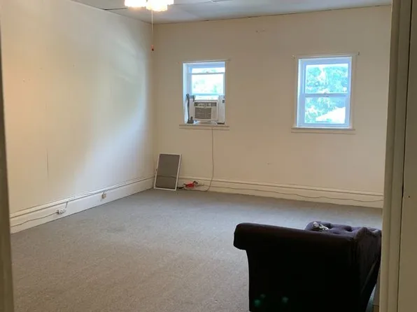 113 W 3rd St #B, Cameron, MO 64429