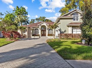 2309 Valrico Forest Dr, Valrico, FL 33594