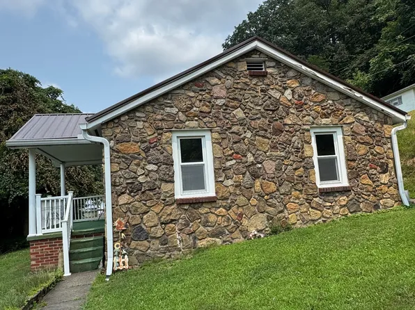 (undisclosed Address), Huntington, WV 25701