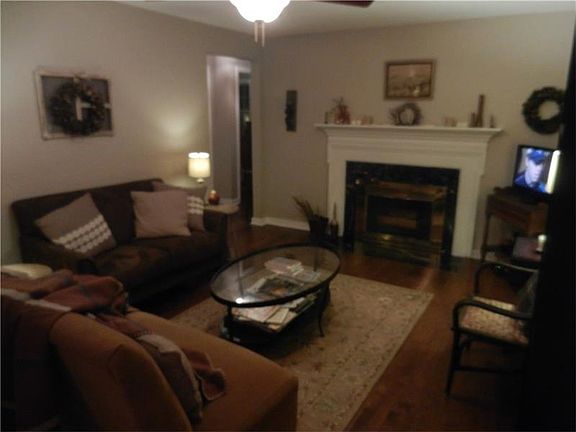 2nd image of 3333 Elmdale Dr