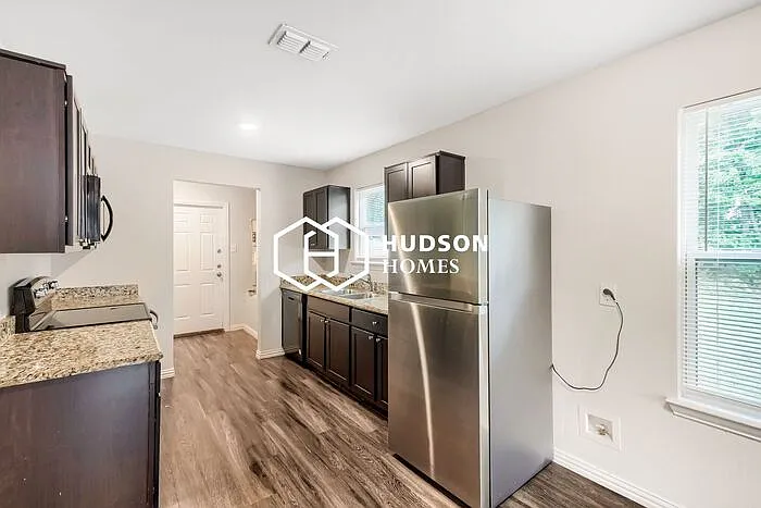 306 Harvey St — Photo 6