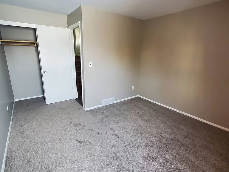 8827-9281 S Woodland Dr — Photo 9