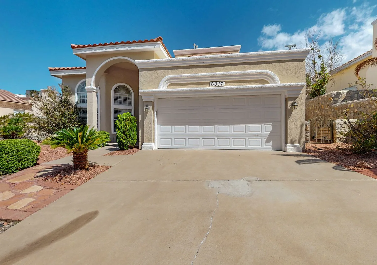 Stunning 4 bedroom, 3 bath home in West El Paso! — Photo 2