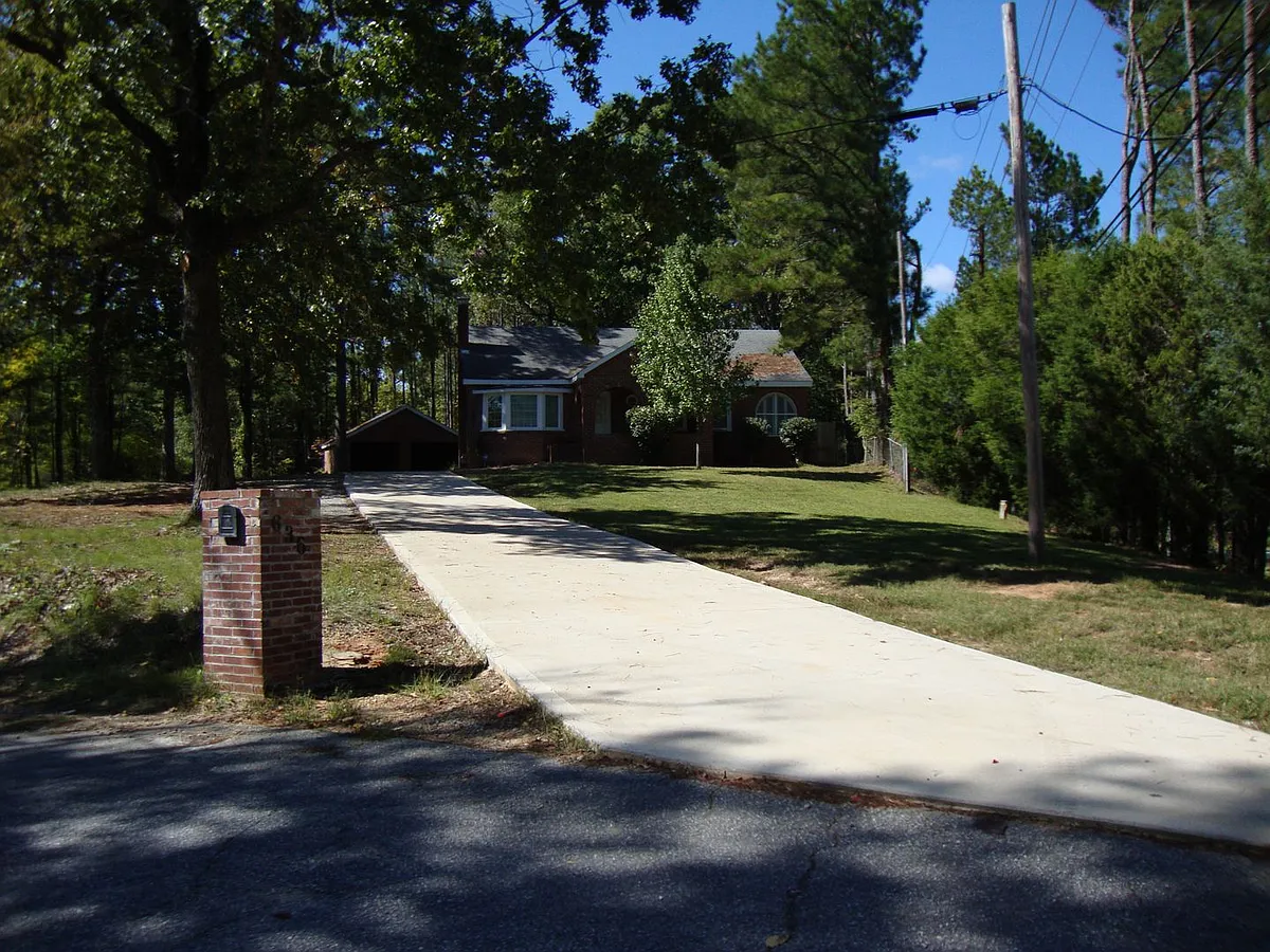 Building Photo - 636 Double Churches Rd