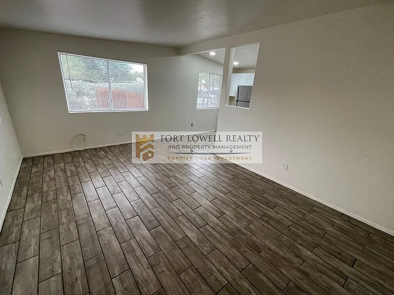 1302 N Richey Blvd — Photo 5