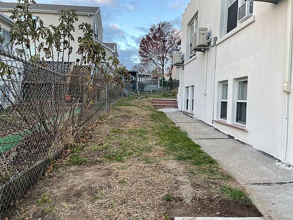 4th image of 169 Cedar Ave Floor 1