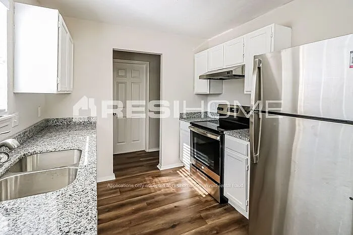 3 bed, 2.0 bath, 1228 sqft, $1,525 — Photo 2
