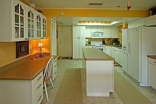 Kitchen Features desk and Cooking Island