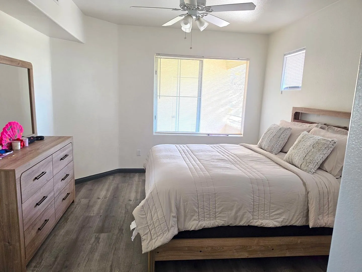 Fully Furnished * 1bed/1bath Condo With 1 Car Garage In Southwest Las Vegas — Photo 3