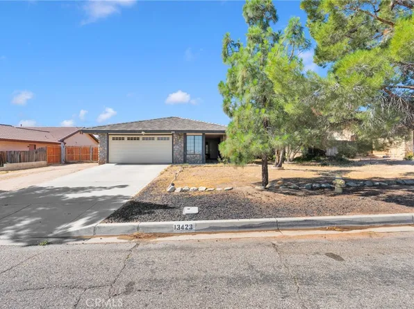 13423 Palm St, Oak Hills, CA 92344