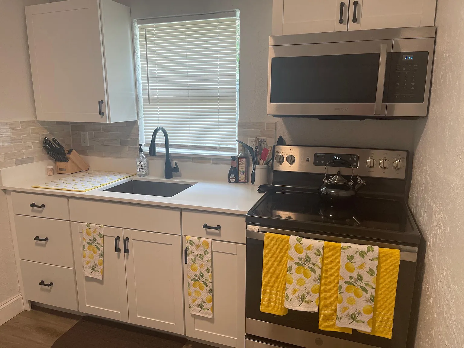 2 bed, 605 sqft, $1,800 — Photo 2