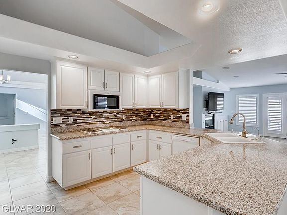 4th image of 8748 W Gilmore Ave